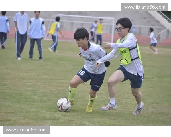 青春绿茵梦想起航聚焦2015全国校园足球联赛精彩瞬间与青春风采